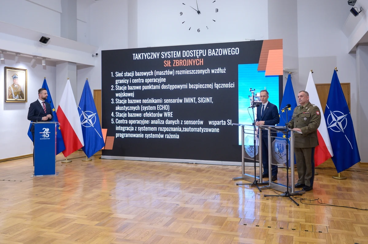 Narodowy Program Odstraszania i Obrony to największa operacja umacniania wschodniej flanki NATO od 1945 r. - tak mówił szef MON Władysław Kosiniak-Kamysz podczas prezentowania informacji nt. programu „Tarcza Wschód”. Odcinek granicy liczący niemalże 700 kilometrów zamierzamy objąć różnego typu instalacjami - zapowiedział szef Sztabu Głównego Wojska Polskiego gen. Wiesław Kukuła. Na odcinku 400-500 kilometrów zostanie prawdopodobnie rozwinięta różnego rodzaju infrastruktura fortyfikacyjna - dodał.