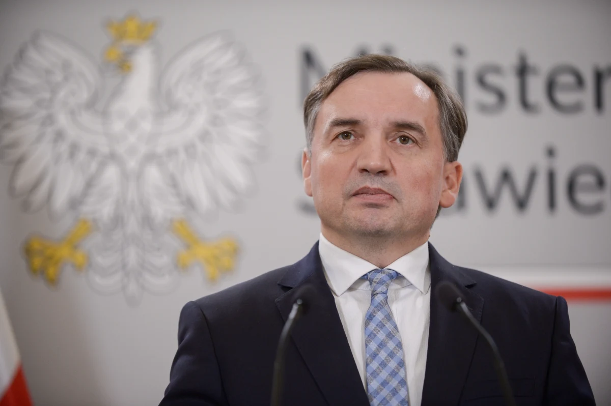 Lider Suwerennej Polski Zbigniew Ziobro odniósł się do kolejnych zarzutów dotyczących funkcjonowania Funduszu Sprawiedliwości. Sprawa na nowo nabrała rozgłosu po wypowiedziach Tomasza Mraza, który odpowiadał za funkcjonowanie Funduszu. Były minister sprawiedliwości ocenił, że oskarżenia to zemsta ekipy rządzącej. Bliskich współpracowników premiera Donalda Tuska porównał do mafijnej rodziny Soprano. 