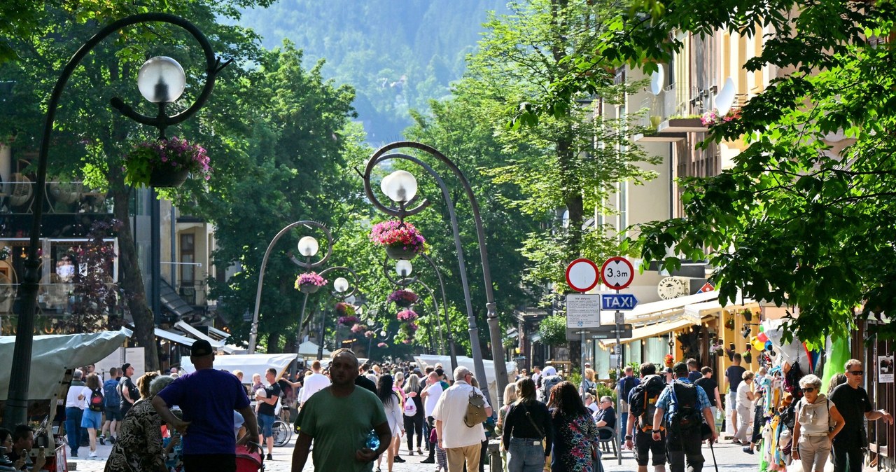 Zakopane, przygotowało, wakacje, podwyżki, parkowanie, Radni, stolicy, Tatr, podjęli, decyzję, zwiększeniu, stawek, postój, stre Zakopane podnosi opłaty. Podwyżka uderzy w turystów, ale nie tylko