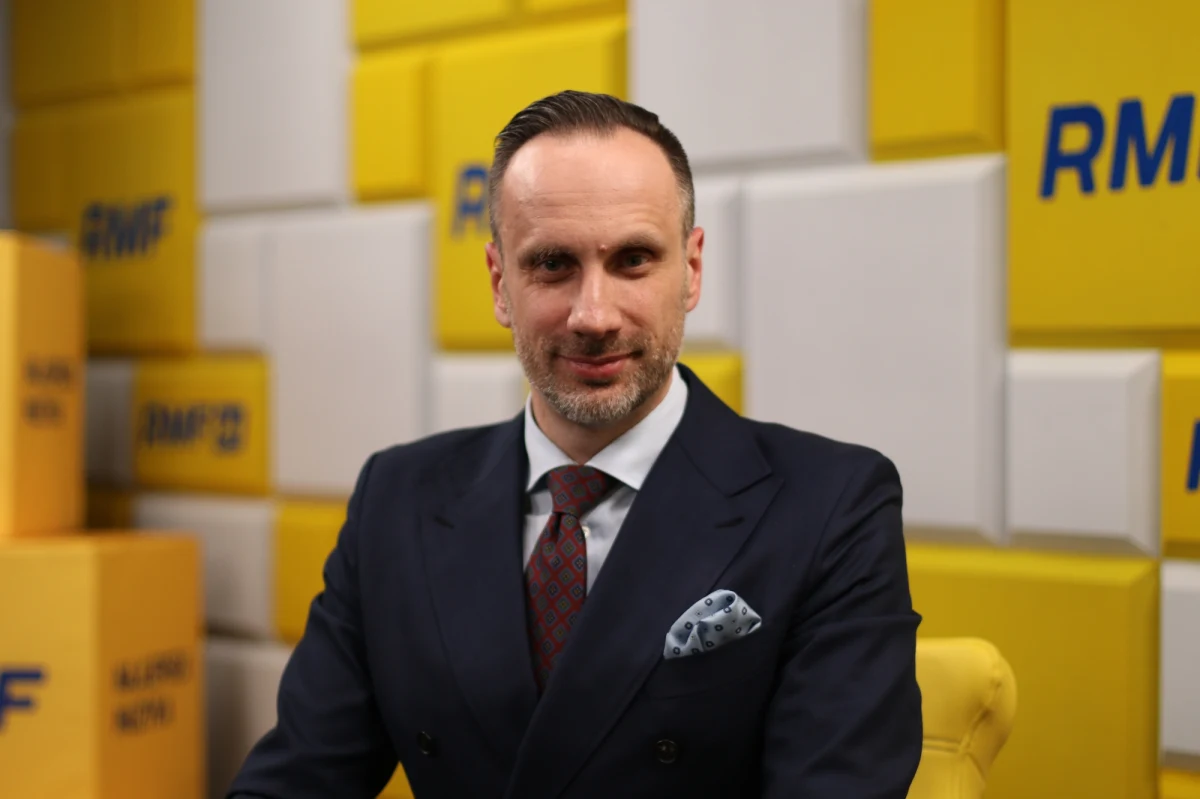 "Suwerenna Polska jest i ma się dobrze, to ludzie Platformy Obywatelskiej, partii Donalda Tuska powinni czuć wielki niepokój, bo mają wokół siebie takie nazwiska jak Roman Giertych, Sławomir Nowak, jak Stanisław Gawłowski, jak Włodzimierz Karpiński, jak Tomasz Grodzki. To są nazwiska kojarzone z wielkimi aferami, szczególnie o podłożu korupcyjnym" - mówił polityk Suwerennej Polski - Janusz Kowalski w Rozmowie o 7.00 w Radiu RMF24.