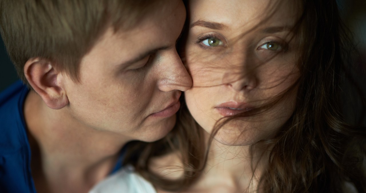 Spotykasz go w pracy, ukrywa się wśród znajomych. Relacja z nim jest trudna