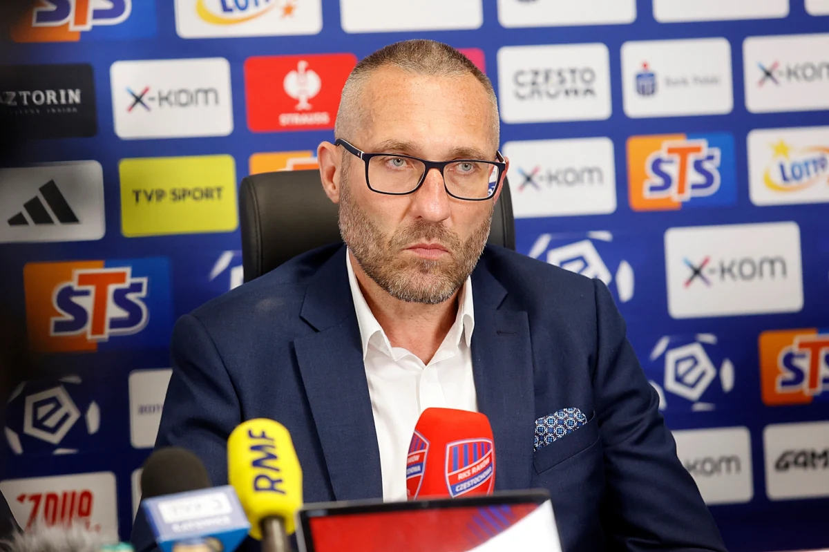 "I Raków i ja jesteśmy wygrani. Do bardzo dobrego klubu przychodzi bardzo dobry trener. Zostawiłem tu kawał życia i kawał serca" – mówił podczas konferencji prasowej Marek Papszun. Nowy trener "Czerwono-Niebieskich" spotkał się dziś z dziennikarzami. Towarzyszyli mu: właściciel klubu – Michał Świerczewski oraz prezes Piotr Obidziński, przewodniczący rady nadzorczej Wojciech Cygan i dyrektor sportowy Samuel Cardenas.