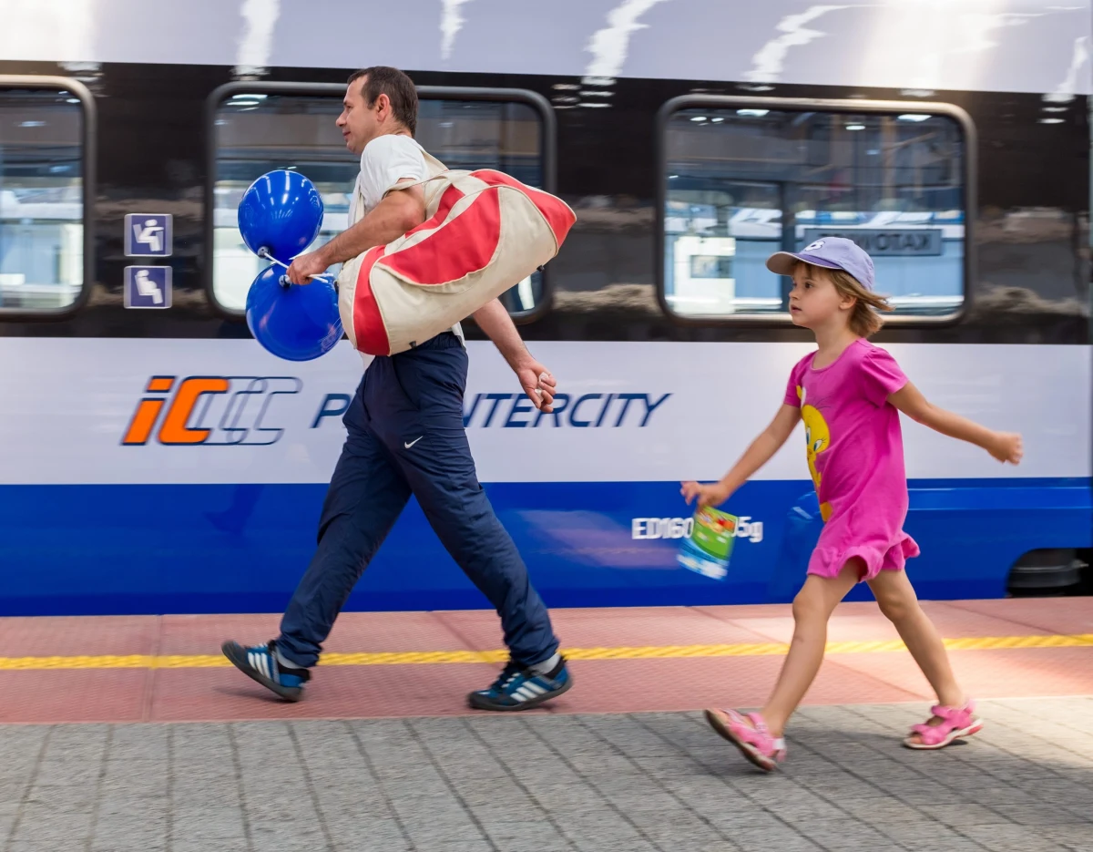 Z okazji Dnia Dziecka PKP Intercity przygotowało dla dzieci i młodzieży do 16. roku życia prezent. Już 1 czerwca najmłodsi będą mogli podróżować polskimi kolejami za darmo. 