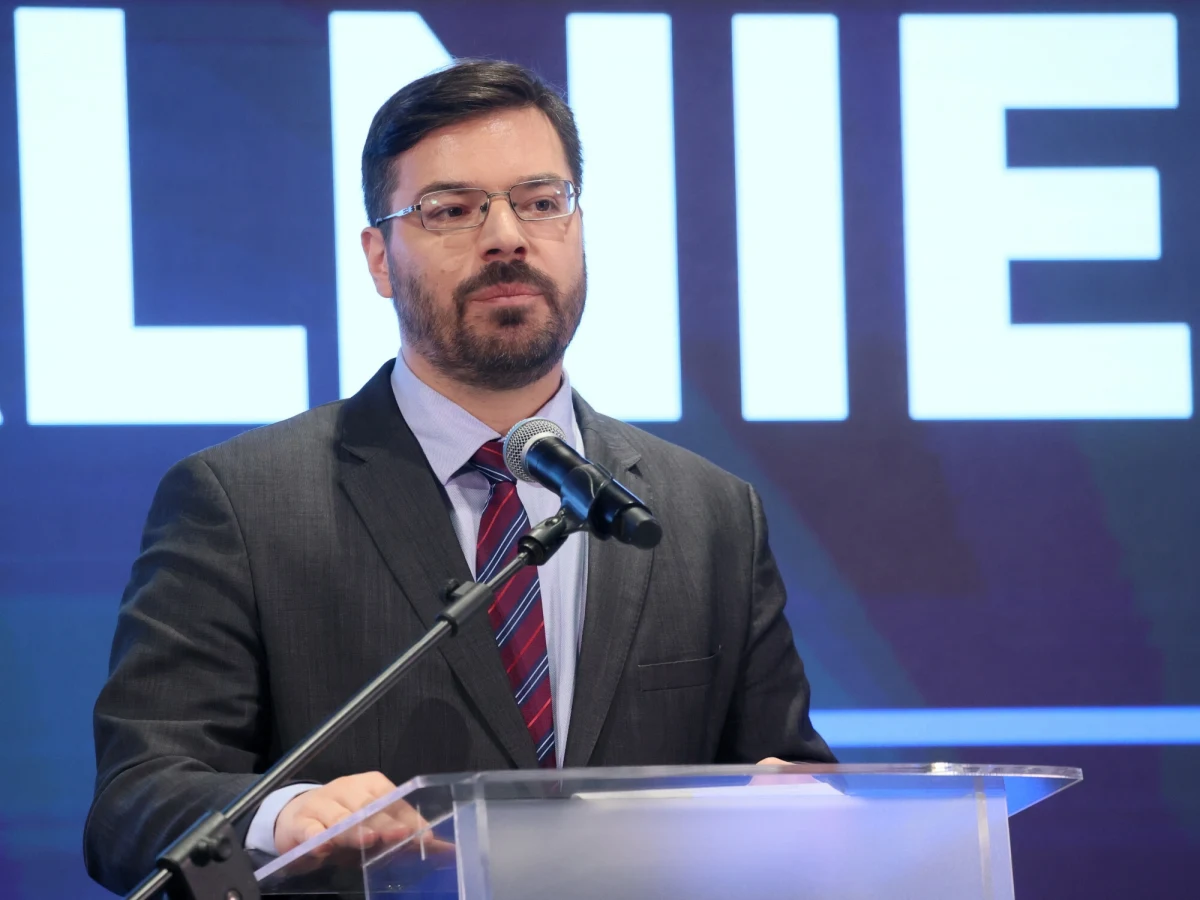 "Stawiam tezę, że Prawo i Sprawiedliwość powoli się kończy. Niedługo się posypie, czego przykładem jest odejście Krzysztofa Jurgiela - barona PiS-owskiego na Podlasiu" - mówił w Rozmowie w południe w Radiu RMF24 poseł Konfederacji Stanisław Tyszka. "Miejsce PiS-u zajmie centroprawica wolnorynkowa, czyli Konfederacja, która się nie daje nikomu kupić, nie jest uwikłana w PiS-owskie złodziejstwo, nie chce socjalizmu - chce wolnego rynku" - wyliczał. 