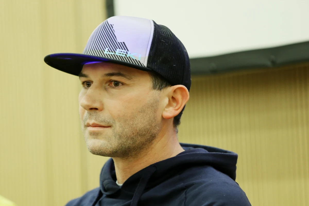 "Postawiłem wszystko na jedną kartę" - mówi w rozmowie z Radiem RMF24 Piotr Krzyżowski, himalaista, który w dniach 21-23 maja zdobył dwa ośmiotysięczniki: Lhotse i Mount Everest, wspinając się samotnie i bez użycia dodatkowego tlenu z butli. Dokonał tego także bez schodzenia do bazy, spędzając 4 dni w tak zwanej strefie śmierci. O swoim wyczynie opowiadał w rozmowie z Piotrem Salakiem w specjalnym łączeniu prosto z Nepalu na antenie naszej internetowej stacji.