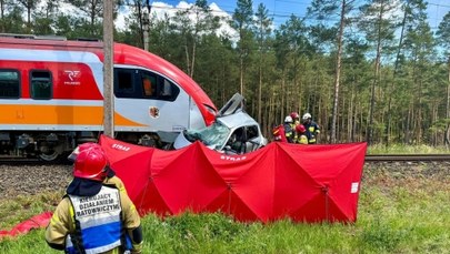 Pociąg wjechał w samochód osobowy. Nie żyje kobieta