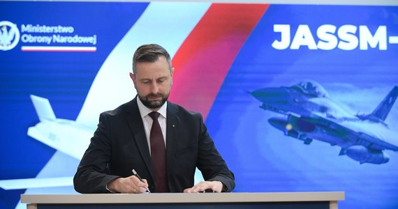 "To zakup o charakterze strategicznym" - powiedział minister obrony narodowej Władysław Kosiniak-Kamysz, odnosząc się do podpisanej dziś umowy zakupu od USA kilkuset pocisków manewrujących AGM-158 JASSM-ER. To broń o zasięgu ok. 1000 km, w zasięgu której znajdzie się nawet Moskwa.