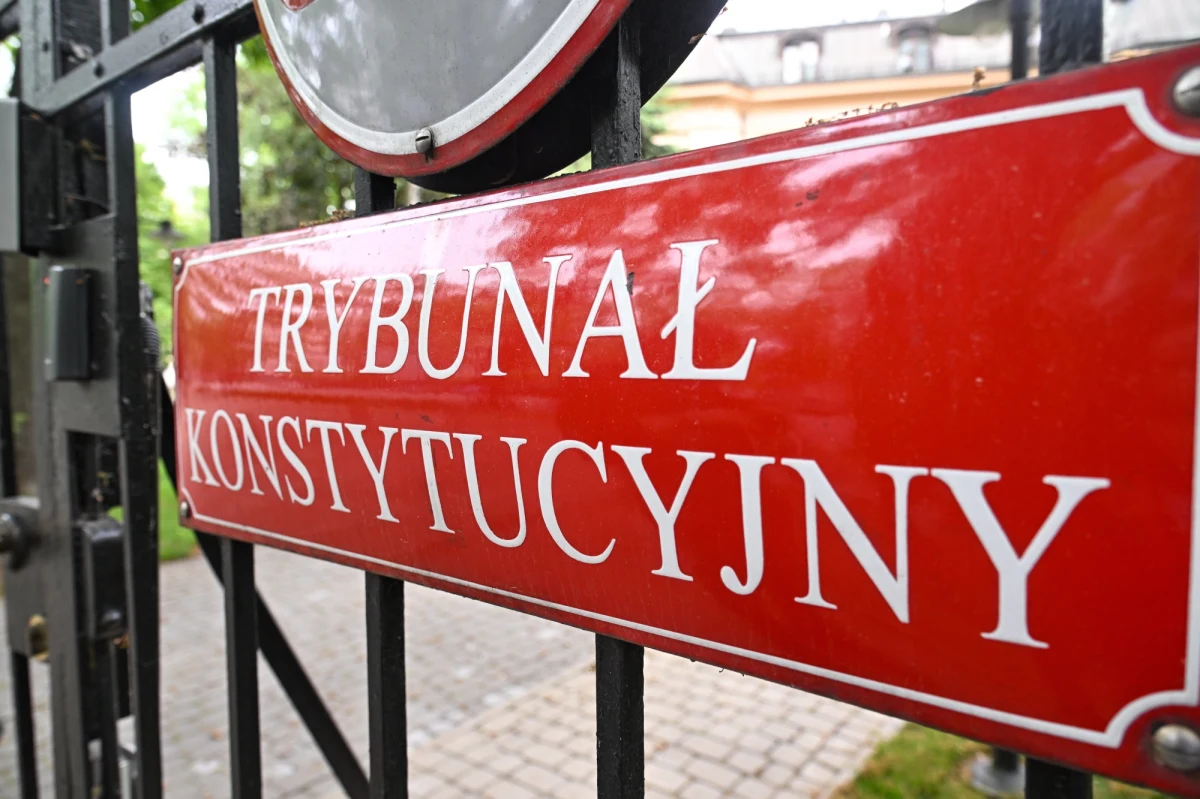 Zaledwie trzy godziny (z dwiema przerwami) zajęło Trybunałowi Konstytucyjnemu uznanie za niezgodną z konstytucją uchwały Sejmu, kwestionującej działania Trybunału. Tempo jest imponujące, a wyrok zgodny z przewidywaniami, zwłaszcza że nikt już sędziom nie przeszkadza. Ważenie racji jest łatwiejsze, kiedy waży się tylko jedną - tę właściwą.