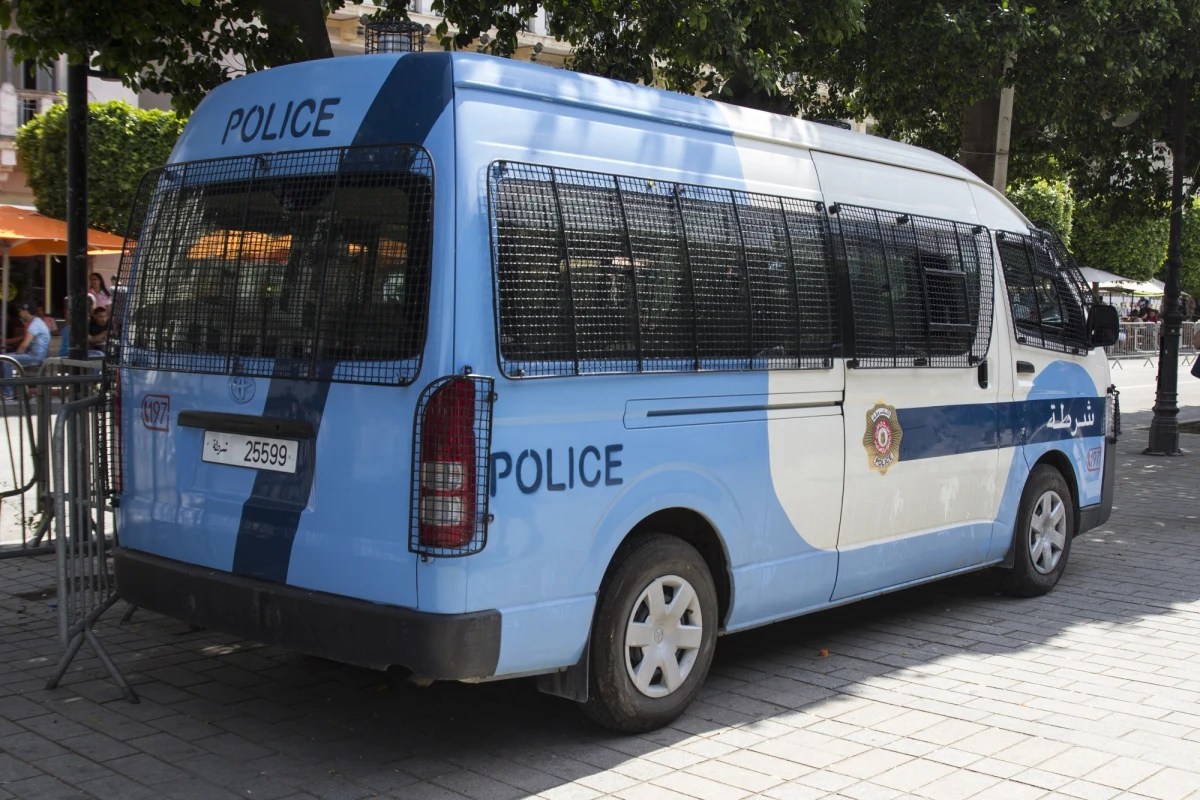 Szef MSZ Radosław Sikorski oraz rzecznik resortu Paweł Wroński apelują, aby przed wyjazdem za granicę zapoznać się z uwarunkowaniami w danym kraju, korzystając m.in, z informacji jakie zamieszcza na swoich stronach MSZ. Apel ma związek z przypadkami aresztowania polskich turystów i podróżników, do jakich doszło w ostatnim czasie.