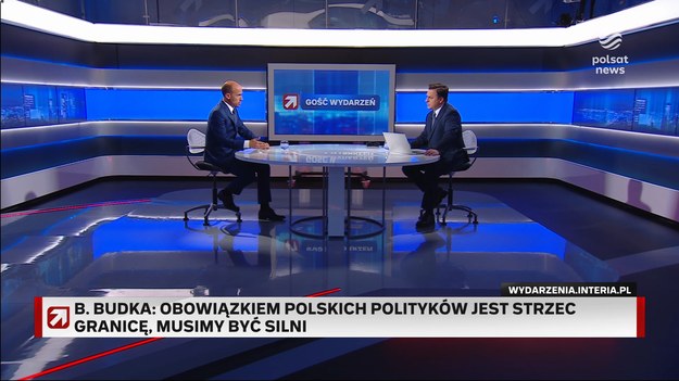 Bogdan Rymanowski zapytał polityka, czy obecny rząd przeprosi Straż Graniczną i PiS za krytykę ich działań na granicy.- Oczekuję przeprosin ze strony Kaczyńskiego i Morawieckiego, że w tak nieudolny sposób zbudowano dziurawą zaporę. Naprawiamy błędy PiS. Zwykłym podnośnikiem hydraulicznym można rozsunąć przęsła płotu - zaznaczył Borys Budka.