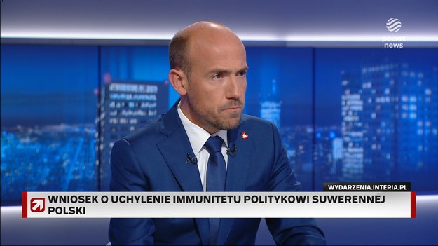 Borys Budka skomentował w "Gościu Wydarzeń" działania ws. Funduszu Sprawiedliwości. We wtorek do Sejmu trafił wniosek o uchylenie immunitetowy Michałowi Wosiowi.- Zbigniew Ziobro jest w totalnej panice, bo wie doskonale, że następnym krokiem będzie Fundusz Sprawiedliwości i tam będą stawiane zarzuty - powiedział polityk.- Teraz były minister sprawiedliwości próbuje odwracać kota ogonem. Przez osiem lat mógł stawić zarzuty. I co się okazuje? Że nie ma żadnych prawomocnych wyroków - przekazał Budka.Jak zauważył polityk KO, stworzono mechanizm, który służył korupcji politycznej. - Mam nadzieję, że to skończy się kolejnymi wnioskami o uchylenie immunitetu - dodał.