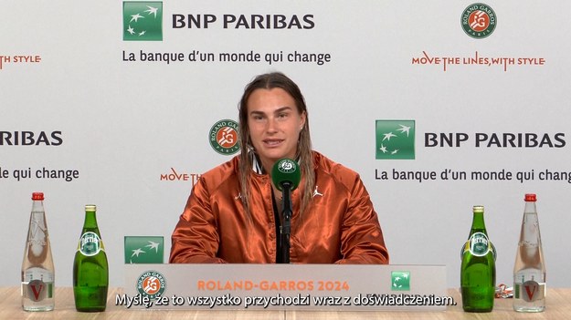 Aryna Sabalenka, rozstawiona z nr 2, awansowała do drugiej rundy French Open we wtorek, wygrywając 6-1, 6-2 z Eriką Andreevą w Paryżu.

Dwukrotna mistrzyni Australian Open potrzebowała zaledwie 1 godziny i 8 minut, aby pokonać starszą z dwóch sióstr Andreeva.

Źródło: Associated Press