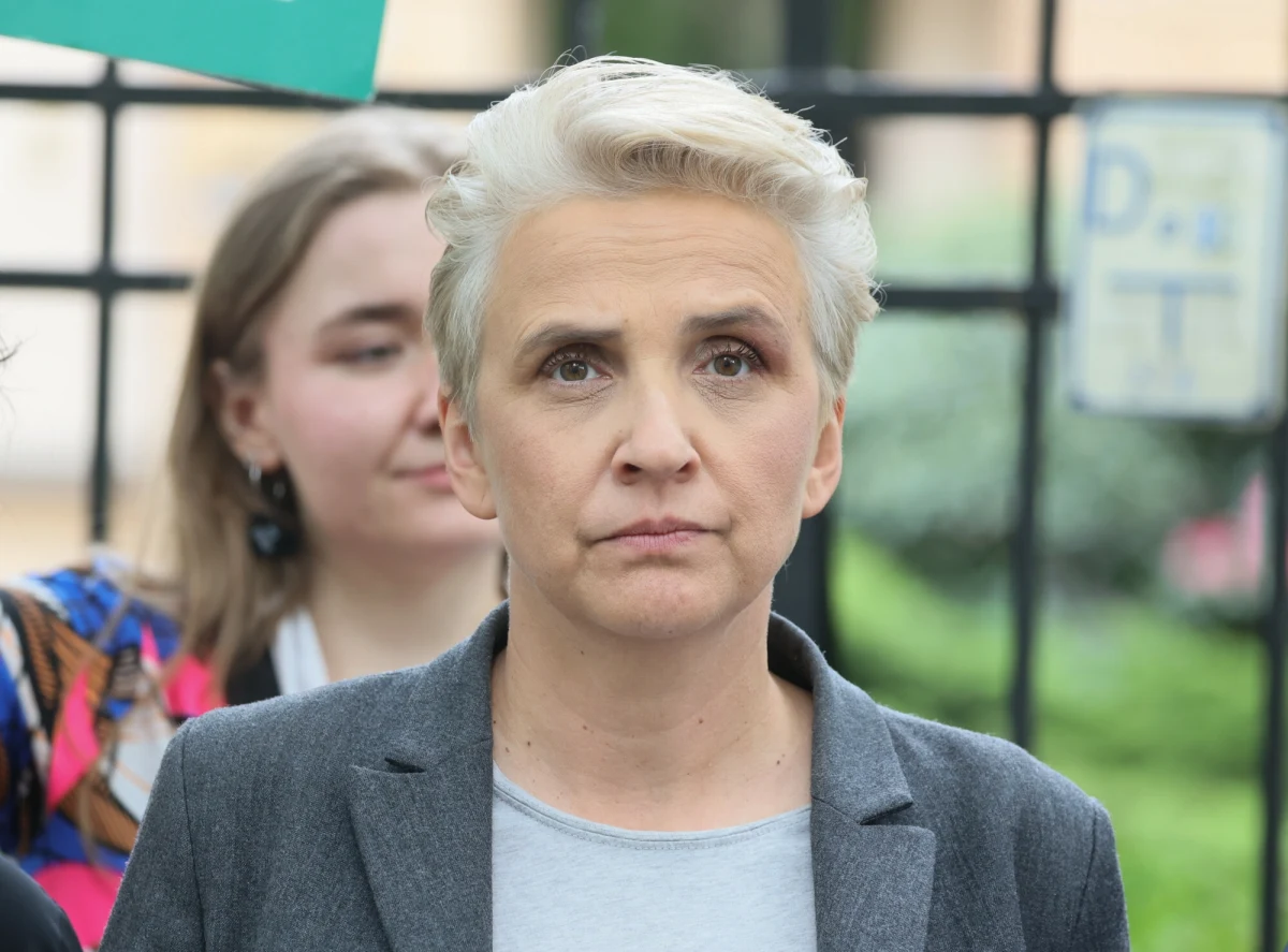 "Każde możliwe wsparcie dla wzmocnienia naszych granic powinno być akceptowane przez nas wszystkich" - mówiła w Rozmowie w południe w Radiu RMF24 posłanka Lewicy Joanna Scheuring-Wielgus. "Trzeba tak zabezpieczać granice, żeby nie ginęli na nich ludzie" - podkreślała. "Nikt na Lewicy nie popiera pushbacków. Mówiliśmy to za rządów PiS-u i mówimy to teraz" - zapewniła rozmówczyni Piotra Salaka. 