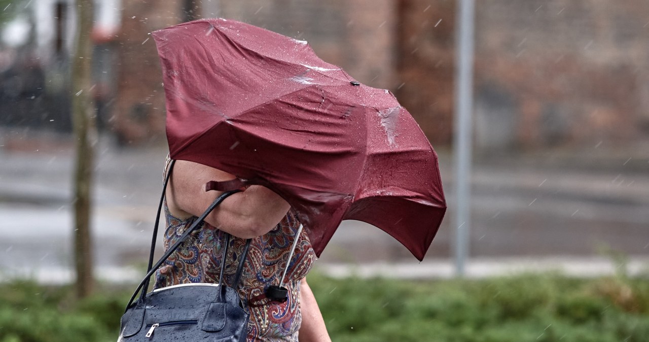  Nawałnice, wichury i gradobicie ruszają w Polskę. Nowy alert RCB