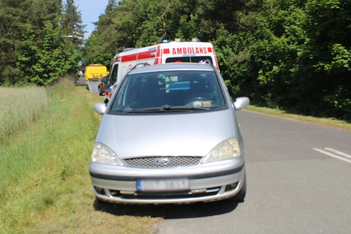 Blisko 4,5 promila alkoholu miała w organizmie kobieta, która wiozła samochodem 6-letnią córkę. Jechała całą szerokością jezdni. Kiedy zatrzymała się na skrzyżowaniu, do jej samochodu podbiegł mężczyzna i wyciągnął kluczki ze stacyjki.