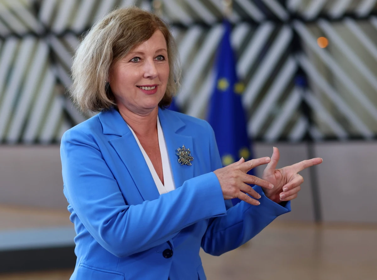 Komisja Europejska zdecydowała o zakończeniu procedury z art. 7 wobec Polski. W ocenie KE w Polsce nie występuje już oczywiste naruszenie praworządności.