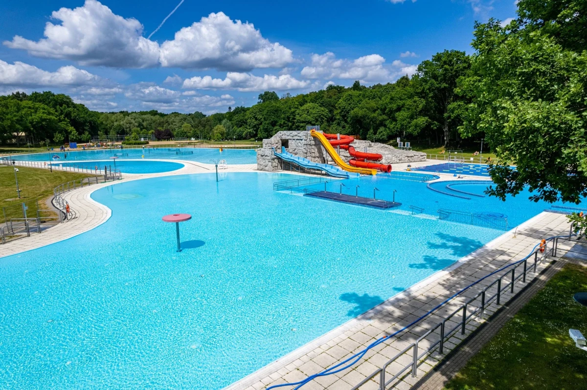 Baseny wyczyszczone, woda przebadana, wszystkie sprzęty sprawdzone, "Arkonka" jest gotowa do sezonu letniego - poinformował Urząd Miasta w Szczecinie.