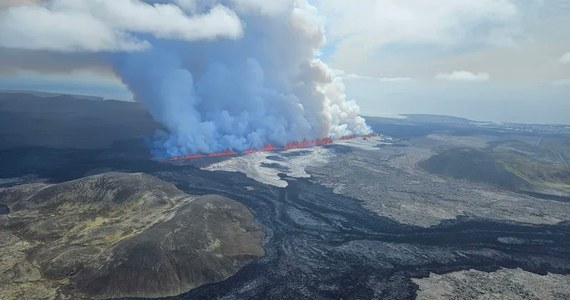 Na Islandii doszło do nowego wybuchu wulkanu. Tunel wypełniony magmą pojawił się w pobliżu miasta Grindavík. Konieczna była ewakuacja kilkuset osób. „Strumienie lawy sięgają 50 metrów” – powiedziała geofizyk Kristín Jónsdóttir w rozmowie z radiem Rás 2.