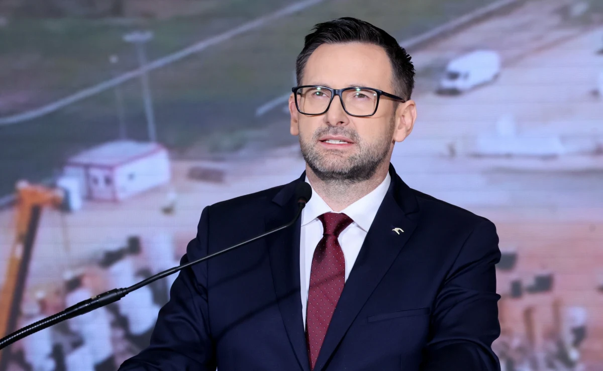 "Będzie wniosek do sądu nie o maksymalną karę 3 tys. zł, ale o zatrzymanie i areszt" - powiedział Michał Szczerba, pytany, co jeśli Daniel Obajtek nie stawi się 5 czerwca na przesłuchanie przed komisją śledczą ds. afery wizowej. Polityk KO zaznaczył, że były szef Orlenu "nie będzie chroniony immunitetem posła do PE".