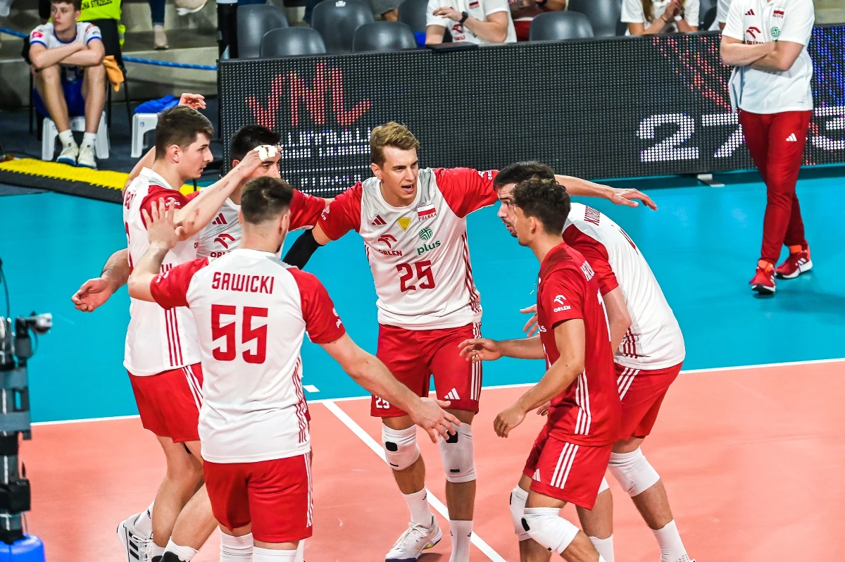 Polscy siatkarze wygrali z Ukrainą 3:2 w towarzyskim meczu na Hali Arena Suwałki. Spotkanie zostało rozegrane z okazji 20-lecia klubu Ślepsk Malow Suwałki. Biało-Czerwoni wystąpili w rezerwowym składzie.