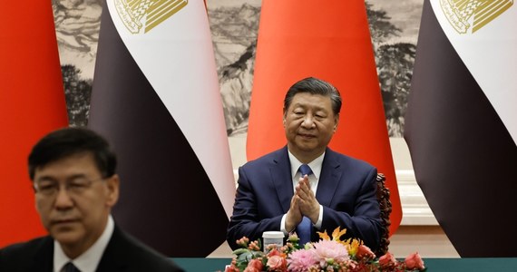 Wojna w Strefie Gazy nie powinna trwać wiecznie – powiedział w czasie przemówienia otwierającego szczyt Chiny-państwa arabskie w czwartek w Pekinie prezydent Xi Jinping. Chiński przywódca wezwał też świat do zorganizowania konferencji pokojowej, jednocześnie potwierdzając poparcie dla ustanowienia niepodległego państwa palestyńskiego.