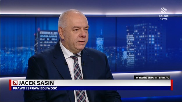 Prowadzący program Dariusz Ociepa dopytywał o skierowane do PKW przez ministra sprawiedliwości Adama Bodnara zawiadomienie w sprawie Funduszu Sprawiedliwości.Jacek Sasin uważa, że nie ma takiej możliwości, żeby jego partia straciła możliwość pozyskania subwencji. - Jaka tu jest zależność? Przecież PiS nie czerpało żadnych pieniędzy z Funduszu Sprawiedliwości - odpowiedział.- To jest absurdalne. Pieniądze otrzymały instytucje społeczne, OSP, koła gospodyń wiejskich - odpowiedział na zarzut, że z finansów funduszu mieli korzystać politycy Suwerennej Polski. 