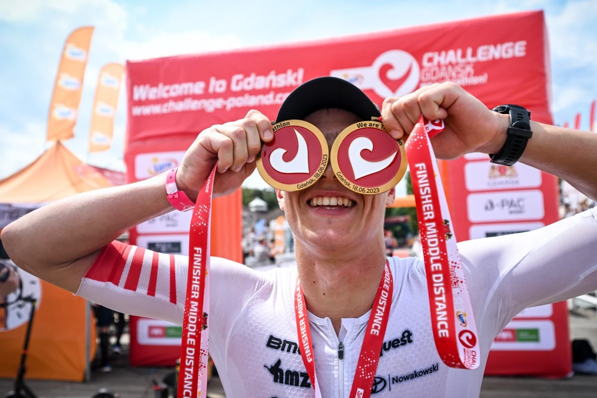 Czwarta edycja Challenge Gdańsk coraz bliżej. Triathloniści znów opanują gród nad Motławą w weekend od 14 do 16 czerwca. To jedna z najatrakcyjniejszych imprez triathlonowych w Europie, rozgrywana nad samym brzegiem Zatoki Gdańskiej w malowniczej dzielnicy Brzeźno. Pływanie w morzu, bieg wzdłuż plaży i biegowy finisz z metą na molo - brzmi atrakcyjnie? Przekonajcie się sami w Gdańsku!