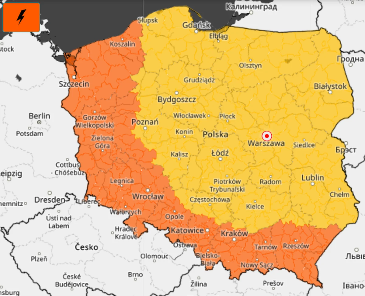 Piękna i słoneczna pogoda w Polsce wciąż miesza się z zagrożeniem burzowym. IMGW wydał ostrzeżenia pierwszego i drugiego stopnia przed burzami z silnymi opadami i porywistym wiatrem oraz gradem. Alert wydało też Rządowe Centrum Bezpieczeństwa. W czwartek strażacy odnotowali 341 interwencji związanych z usuwaniem skutków groźnych zjawisk. 
