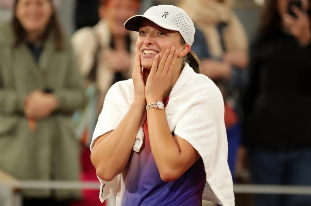 Iga Świątek, która swój mecz 3. rundy French Open rozgrywała w 23. urodziny, przyznała, że przed spotkaniem w żaden sposób ich nie celebrowała. "Dopiero teraz poczuję, że mam urodziny" - powiedziała po wygranej z czeską tenisistką Marie Bouzkovą 6:4, 6:2.