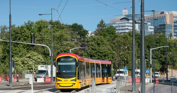 Duża część tramwajów zniknęła z centrum Warszawy. Właśnie ruszył weekendowy remont torowisk w rejonie Dworca Centralnego w stolicy.