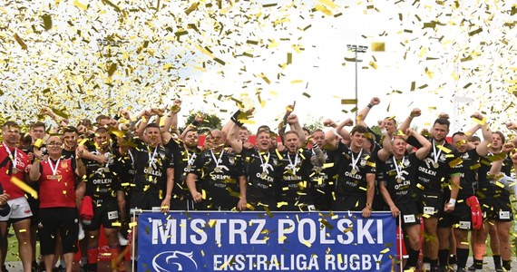 Rugbiści Orlen Orkana zostali mistrzami Polski. W rozegranym w Sochaczewie finale play off gospodarze pokonali Ogniwo Sopot 22:18 (12:6) i wywalczyli swój drugi tytuł. W meczu o brązowy medal w niedzielę o godz. 15. Juvenia podejmie w Krakowie Awentę Pogoń Siedlce.