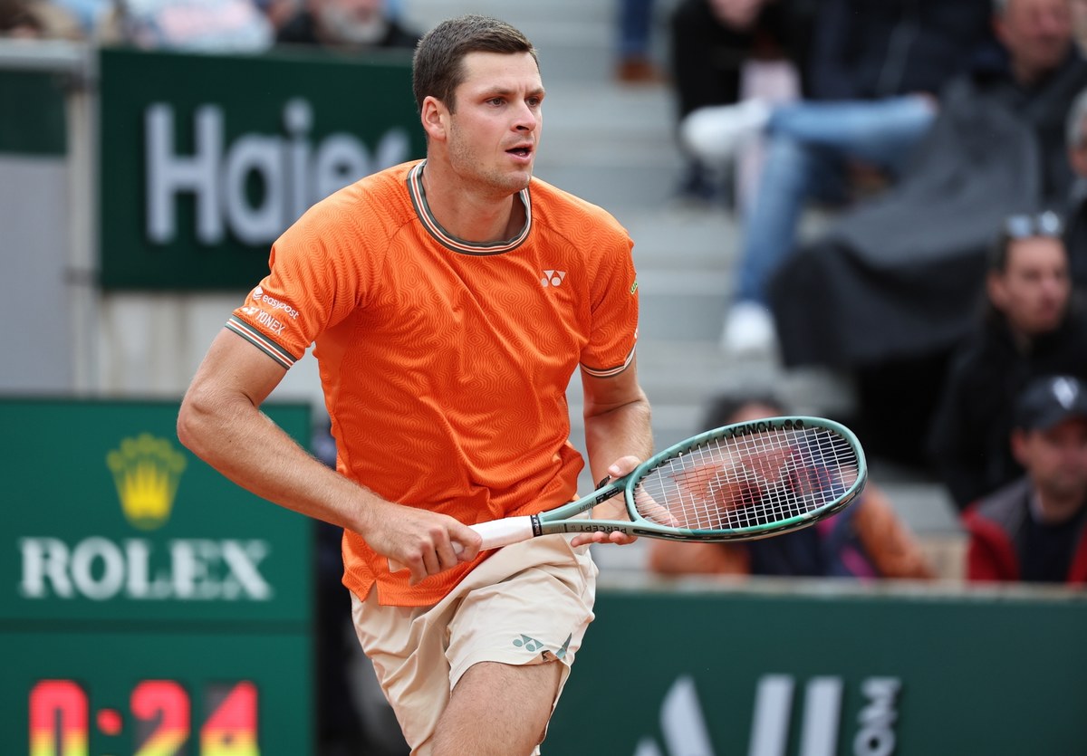 Hubert Hurkacz wygrał z kanadyjskim tenisistą Denisem Shapovalovem 6:3, 7:6 (7-0), 4:6, 6:1 w trzeciej rundzie wielkoszlemowego French Open.