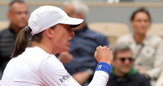 Iga Świątek nie kryła wcześniej, że najbardziej lubi wygrywać, gdy wszystko ma pod kontrolą. W 1/8 finału French Open rozegrała niemal perfekcyjne spotkanie i w 40 minut pokonała Anastazję Potapową 6:0, 6:0. "Cieszę się, że zapracowałam na taki wynik" - powiedziała polska tenisistka.