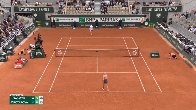 Iga Świątek pokjonała Anastazję Potapową 6:0, 6:0 i awansowała do ćwierćfinału French Open.

