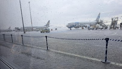 Ulewa i gradobicie nad Poznaniem. Kłopoty na lotnisku