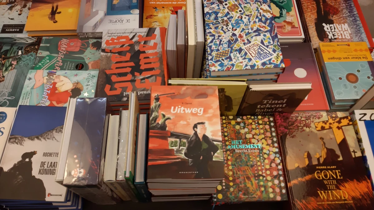 W Belgii ukazała się powieść graficzna „Uitweg” (tłum. "Wyjście") autorstwa B. Carrot, której historia rozgrywa się w Polsce za rządów PiS-u. Bohaterka komiksu - Magda, nauczycielka z jednej ze szkół w Warszawie - nie może przeprowadzić aborcji w Polsce. Wyjeżdża więc do Holandii. 