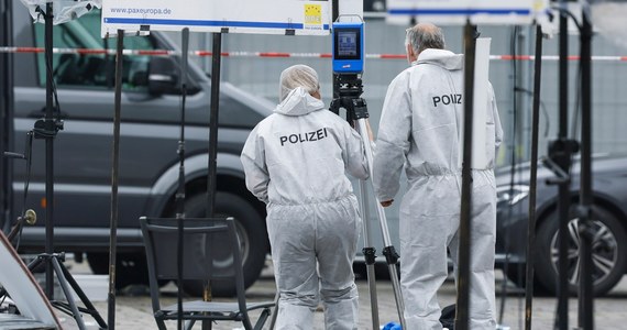 Nie żyje 29-letni policjant, który został ranny podczas interwencji po piątkowym ataku nożownika w Mannheim w Niemczech. "Tak dalej być nie może. Przemoc zagraża temu, co uczyniło naszą demokrację silną" - stwierdził w specjalnym oświadczeniu prezydent Niemiec Frank-Walter Steinmeier.