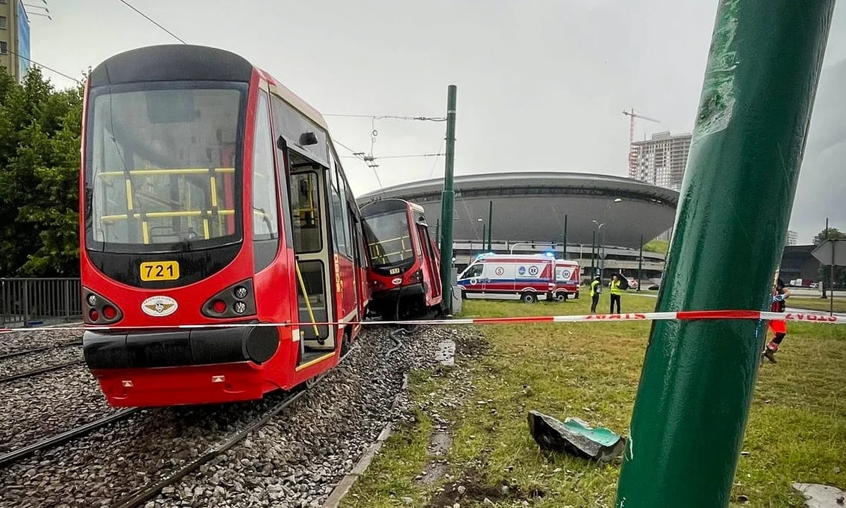7 osób zostało poszkodowanych po wykolejeniu się tramwaju w Katowicach. Przyczyną wypadku mogło być zasłabnięcie motorniczego.
