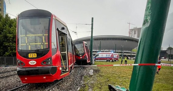 7 osób zostało poszkodowanych po wykolejeniu się tramwaju w Katowicach. Przyczyną wypadku mogło być zasłabnięcie motorniczego.
