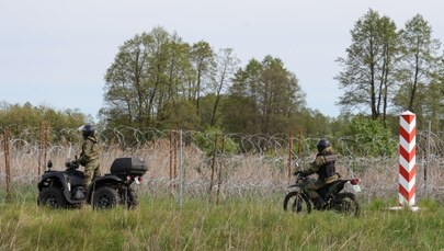 Strażnicy obrzucani kamieniami. Kolejny szturm na polsko-białoruską granicę