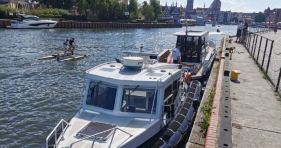 Policjanci patrolujący Motławę w Gdańsku zatrzymali do kontroli jacht motorowy. Sternik nie dość, że nie miał patentu, to był pod wpływem alkoholu, a w kieszeni miał woreczki z kokainą.