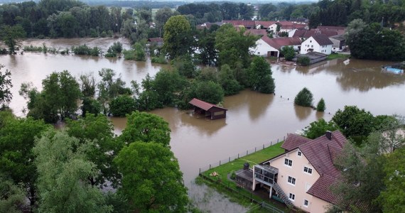 Południowe landy Niemiec zmagają się z ulewnymi deszczami. Pogarsza się sytuacja powodziowa. Wiele powiatów w Bawarii i Badenii-Wirtembergii ogłosiło stan klęski żywiołowej. 