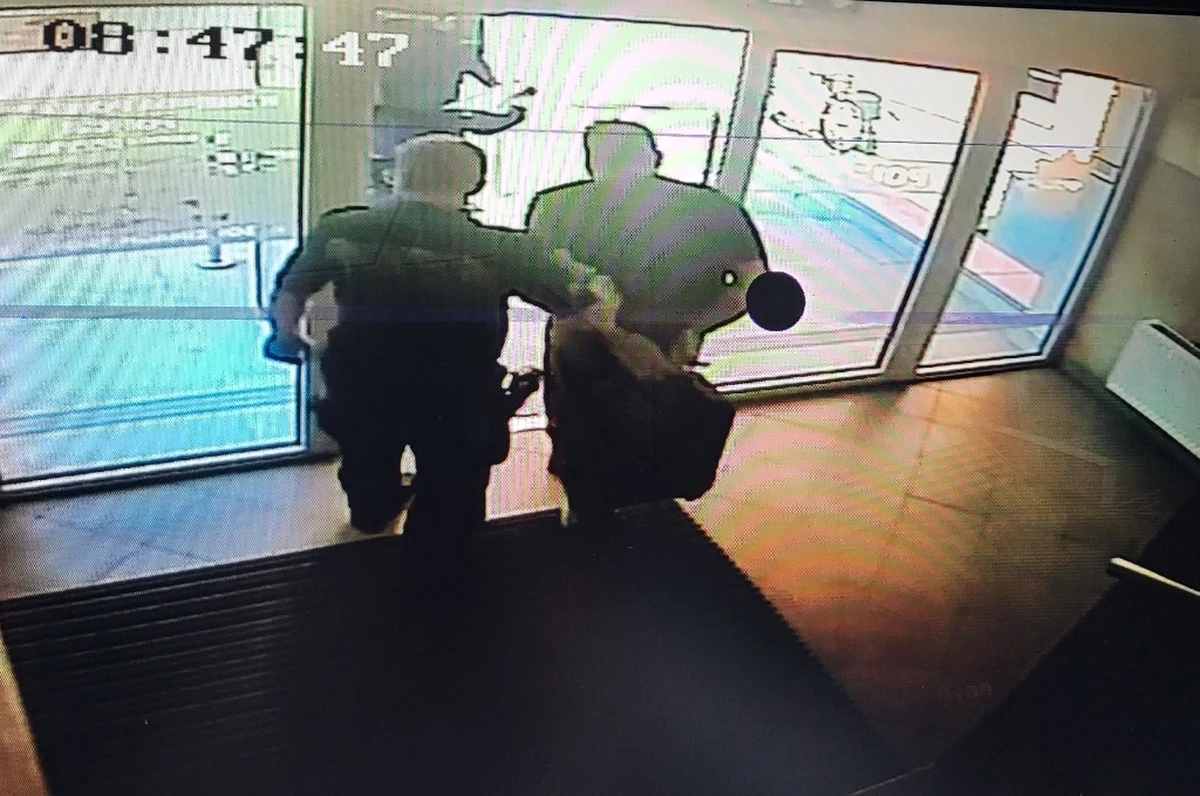 47-latka, podejrzanego o serię oszustw na szkodę sieci handlowych, zatrzymali policjanci z Wielkopolski. Mężczyzna wpadł dzięki współpracy z kryminalnymi z Niemiec i Bułgarii. Grozi mu nawet 8 lat więzienia. 