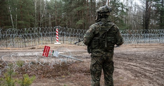 Minister Tomasz Siemoniak poinformował, że rząd opóźni wprowadzenie strefy buforowej przy granicy z Białorusią. Strefa miała ruszyć od jutra, ale ze względu na opóźnienia planistyczne, temat ma wrócić pod koniec tygodnia. Granicę wzmocniło dzisiaj 100 żołnierzy, o czym dowiedział się reporter RMF FM.