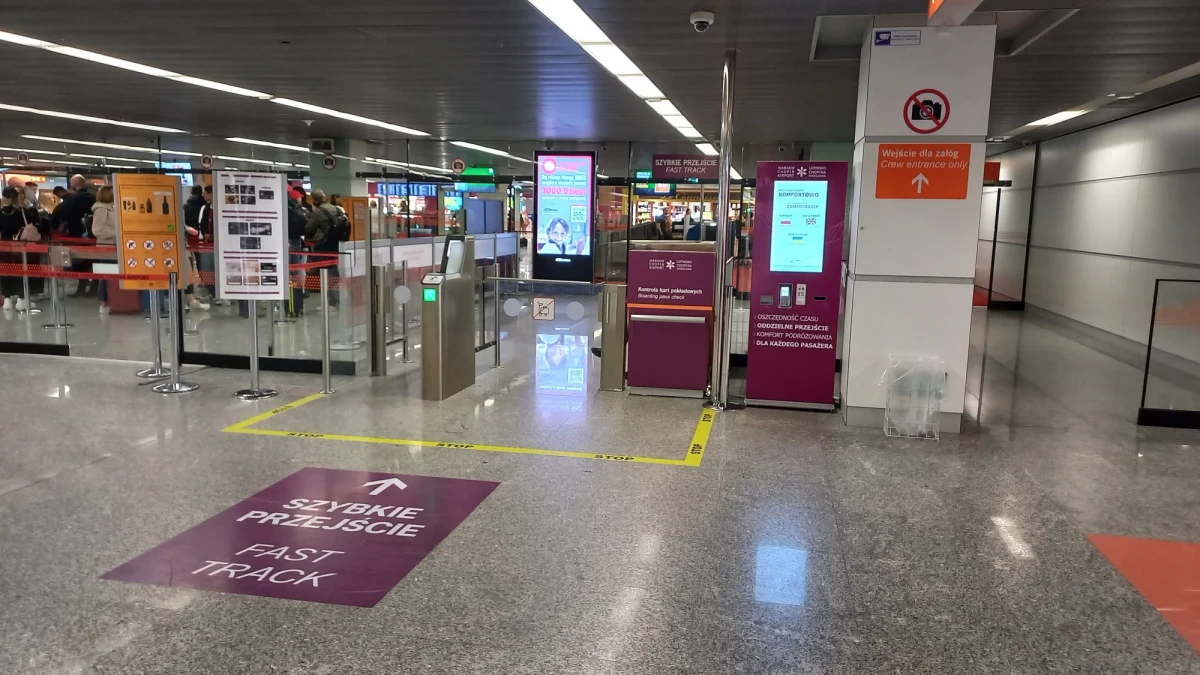 Są pewne miejsca, gdzie lepiej nie żartować... Tylko jednego dnia troje turystów nie wyruszyło w podróż z lotniska Chopina w Warszawie. 