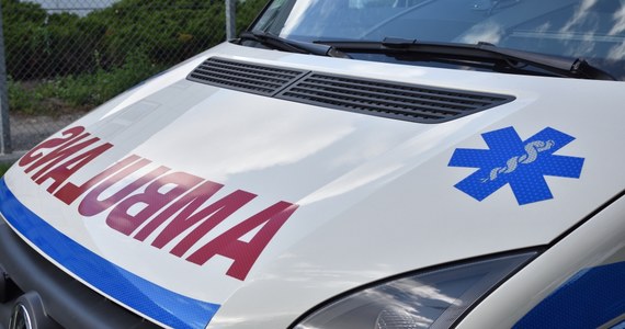 Pierwszy sezonowy ambulans wraz z zespołem ratownictwa medycznego dyżuruje już w Świnoujściu. Kolejne karetki w pasie nadmorskim dołączą do niego 24 czerwca. W wakacje w popularnych miejscowościach wypoczynkowych przybędzie 7 sezonowych zespołów ratownictwa medycznego.