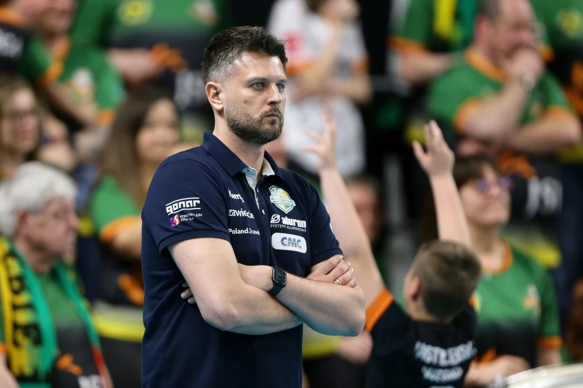 W sezonie 2024/2025 Jurajską Armią nadal dowodzić będzie Michał Winiarski, z którym zawiercianie w ostatnich miesiącach zdobyli Puchar Polski oraz wicemistrzostwo kraju. Będzie to jego trzeci sezon w roli szkoleniowca Aluron CMC Warty Zawiercie.