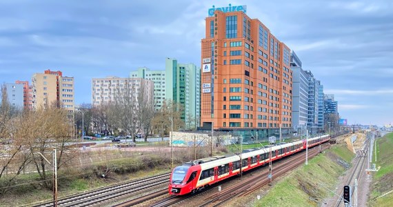 Od poniedziałku w Warszawie zaczęły się utrudnienia w ruchu pociągów Szybkiej Kolei Miejskiej i Kolei Mazowieckich. Mają one związek z kolejnym etapem robót przy przebudowie i modernizacji stacji Warszawa Zachodnia. 