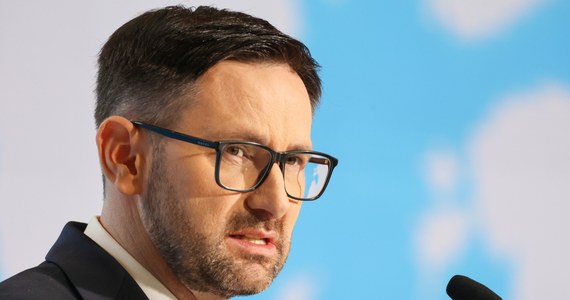 „Wezwanie mnie na przesłuchanie komisji śledczej zostało skutecznie dostarczone, jednak jest koniec kampanii i nie mam czasu, by się stawić” - powiedział Polskiej Agencji Prasowej b. szef Orlenu Daniel Obajtek. Dodał, że rozważa wniosek do komisji o przesunięcie jego przesłuchania na czas po wyborach.