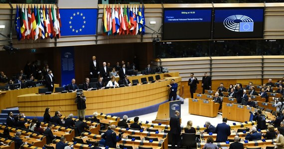 Polscy eurodeputowani mijającej kadencji Parlamentu Europejskiego mieli mniejsze wpływy na powstawanie unijnego prawa, niż wynikałoby to z liczby mandatów, czyli siły kraju - mówi w rozmowie z dziennikarką RMF FM Davide Ferrari, analityk z platformy EuMatrix, badającej aktywność PE. Z zestawień platformy wynika, że polscy europosłowie mieli słaby wpływ w dziedzinie rolnictwa, polityce klimatycznej czy środowiskowej, a więc sektorach ważnych dla Polski. 